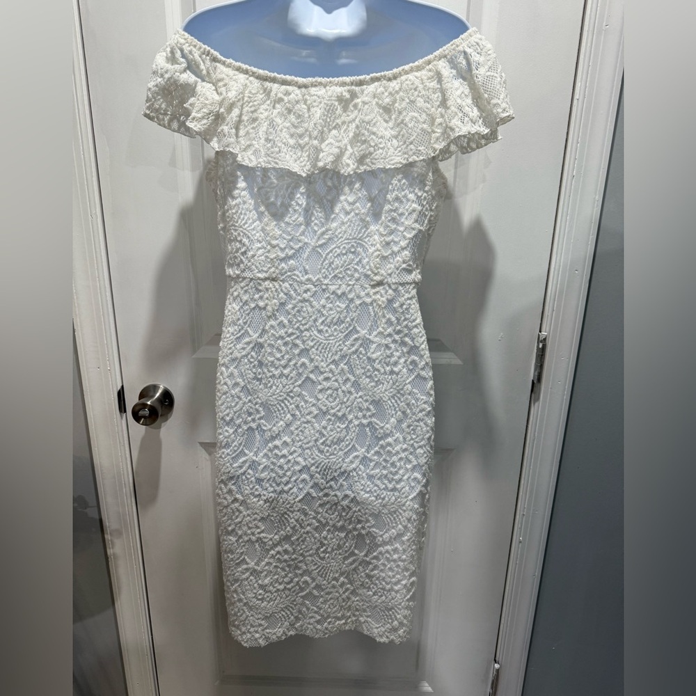 I ❤️ Ronson Lace Dress - Picture 3 of 6
